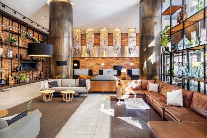 Guest Lobby