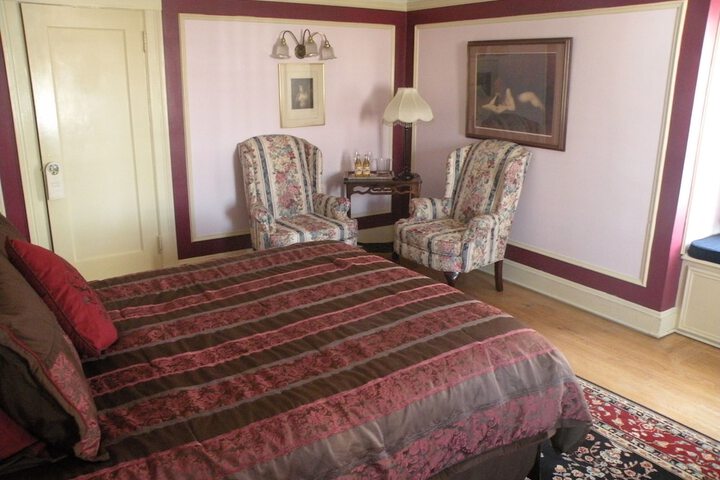 Room 9 of 32
