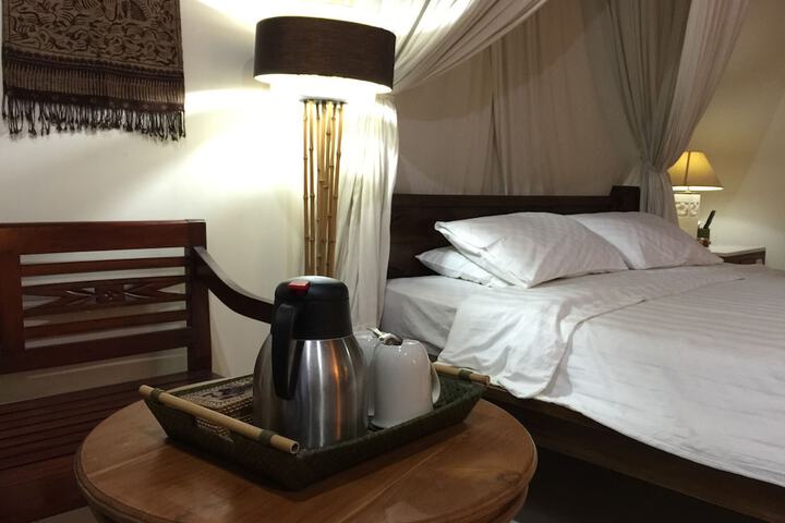 Room 6 of 53
