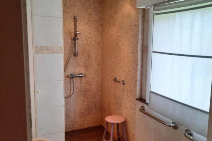 Room 9 of 20