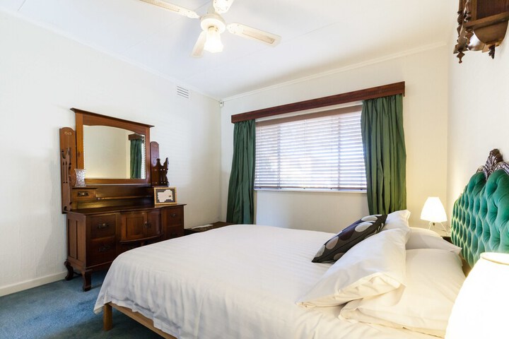 Room 10 of 42