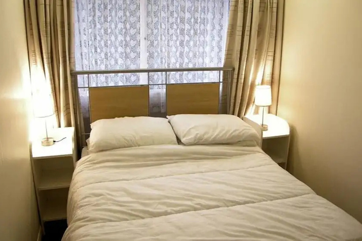 Room 5 of 15