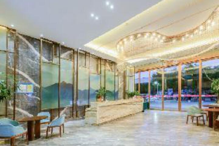Cloud Hotel(Guilin Qixing exhibition Wanda store)