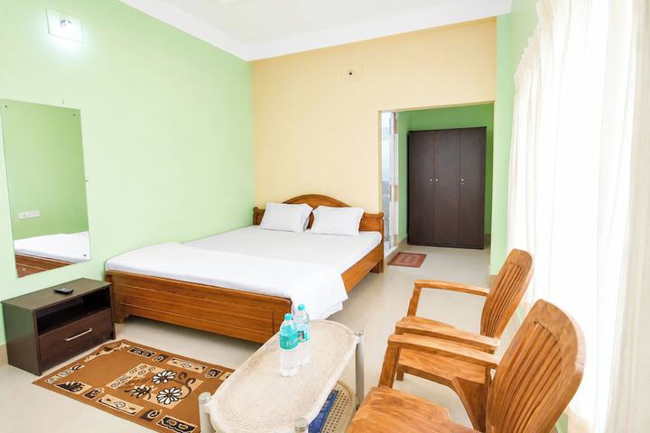 Room 12 of 16