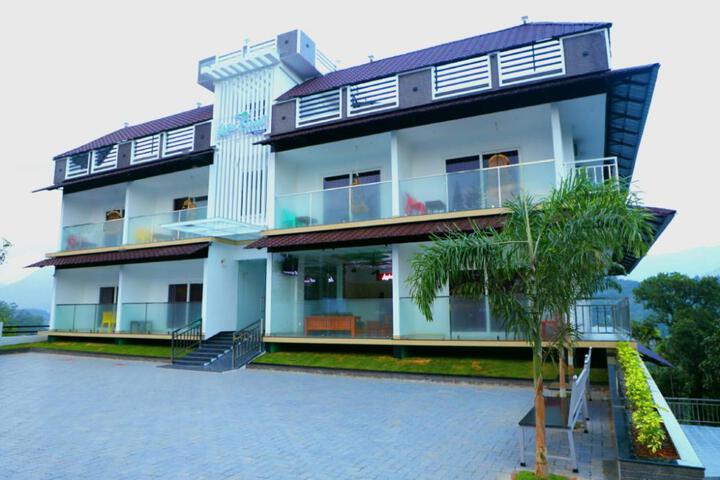 LAKE FOREST MUNNAR