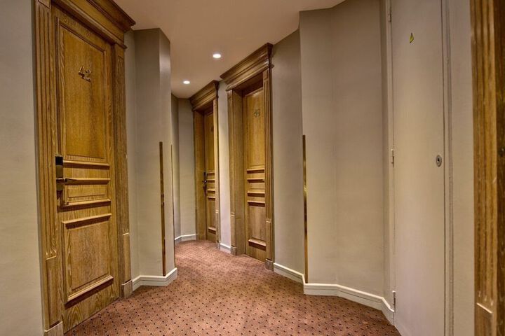 Ballroom/Hall 71 of 86