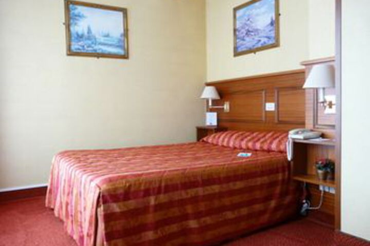 Room 6 of 20