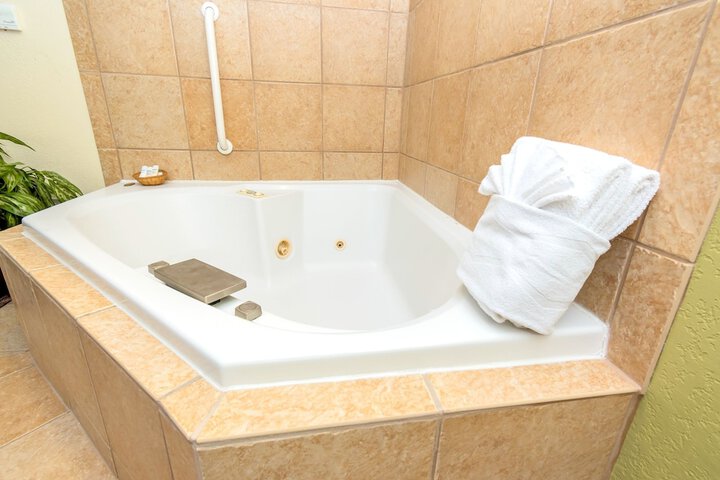 Jetted tub