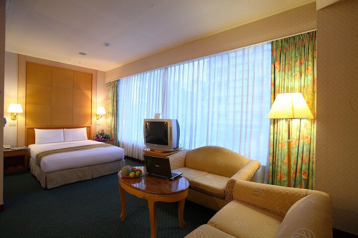 Room 5 of 32