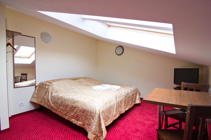 Room 8 of 25