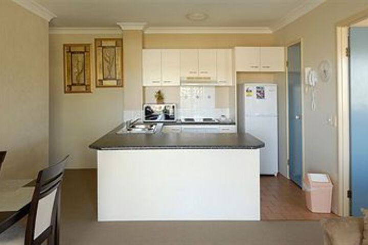 Room 5 of 8