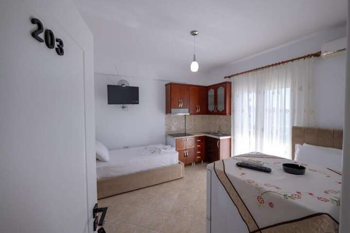 Room 11 of 76