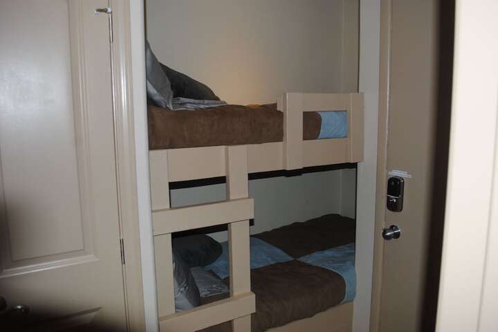 Room 15 of 210