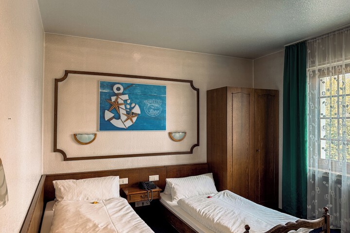Room 27 of 59