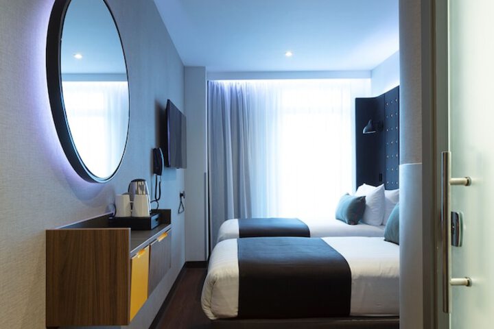 Room 8 of 42