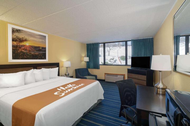 Double Bed Accessible (3 of 5)
