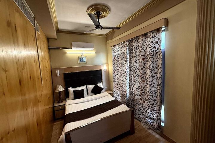 Room 5 of 28