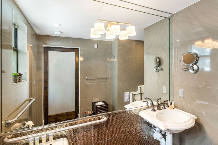 Bathroom shower