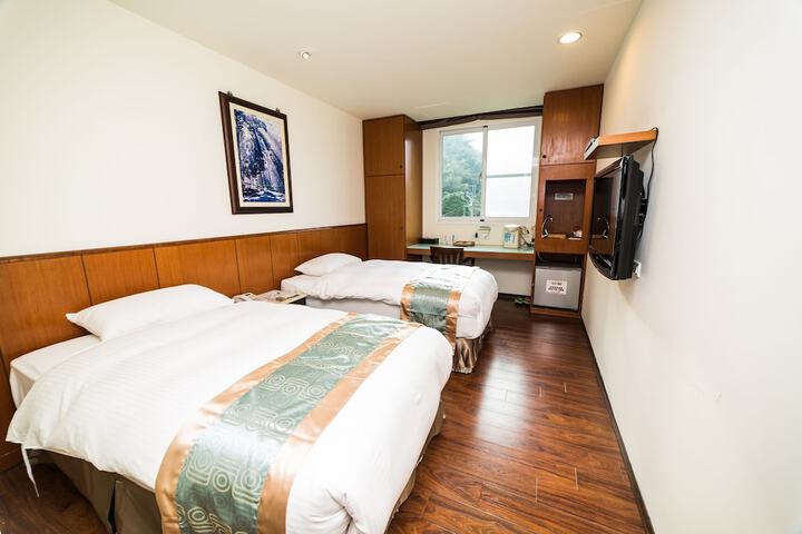 Room 6 of 36