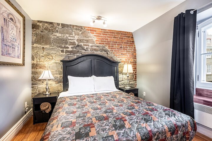 Room 4 of 28