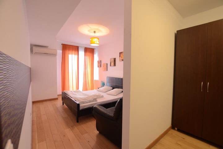 Room 6 of 206