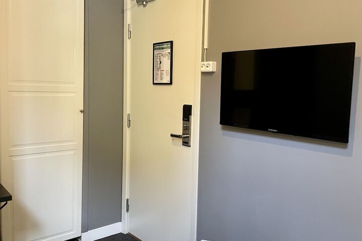 Room 18 of 144