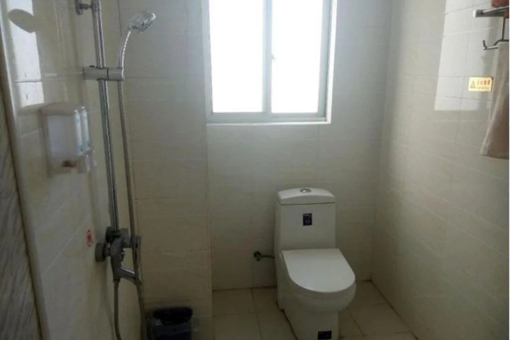 Room 8 of 10