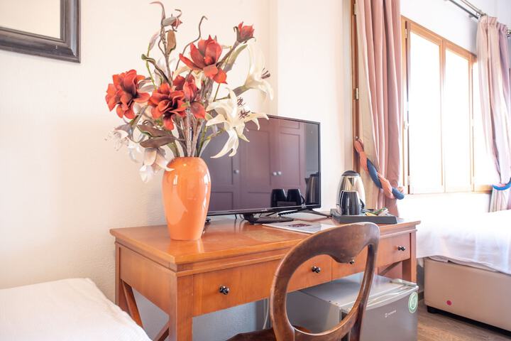 Room 28 of 103