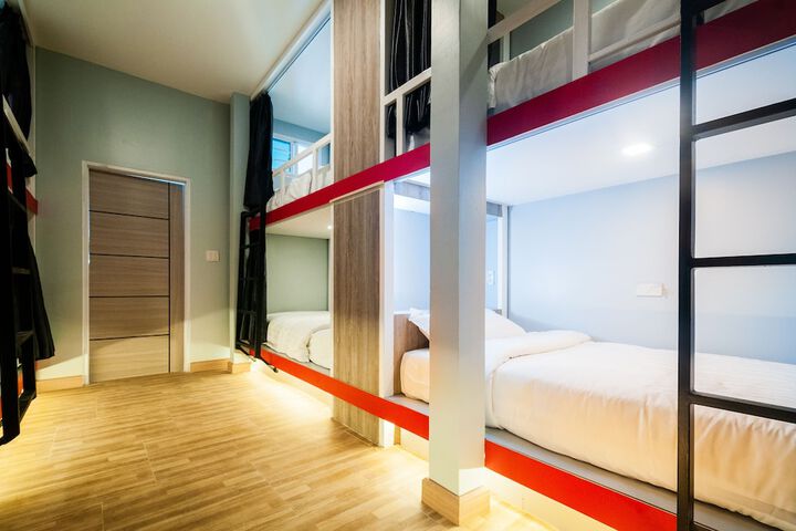 Room 8 of 32