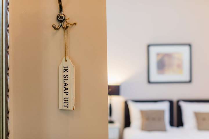 Room 10 of 34