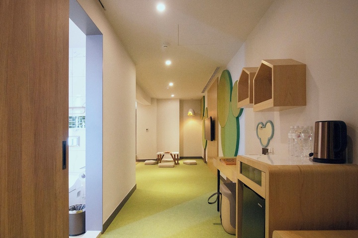 Room 27 of 60