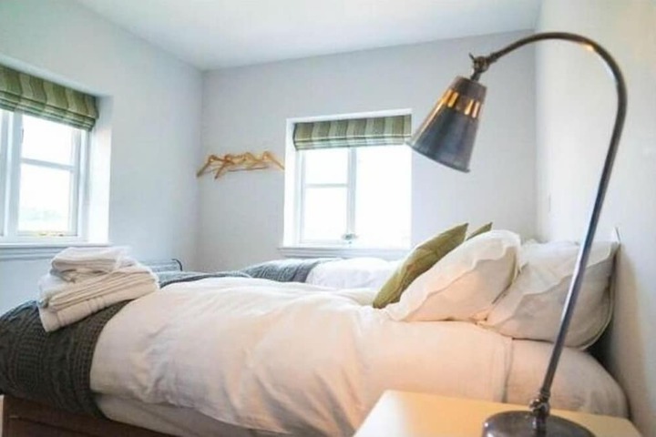 Room 2 of 27