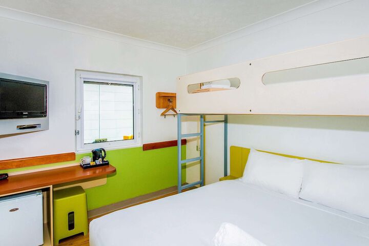 Room 11 of 38