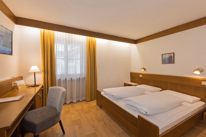 Room 14 of 38