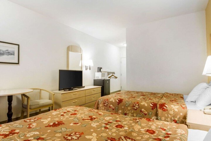 Room 8 of 23