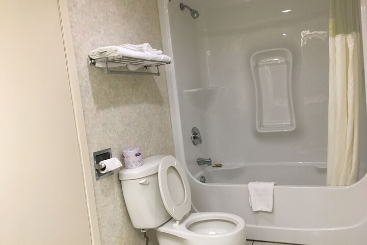 Room 27 of 43