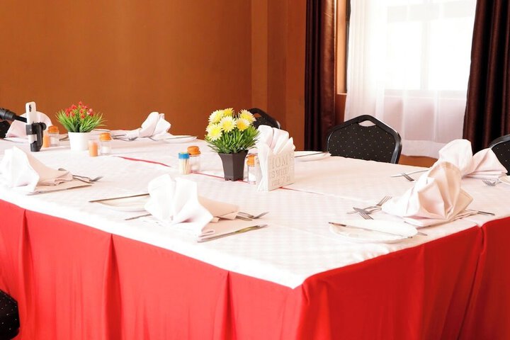 Ballroom/Hall 18 of 34