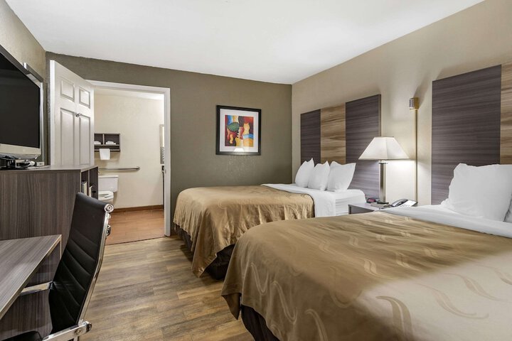 2 Double Beds (8 of 12)
