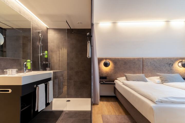 Room 20 of 111