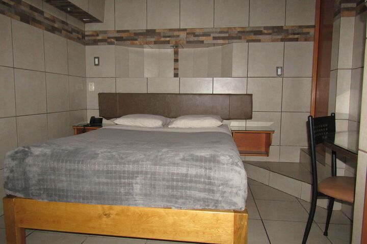 Room 19 of 33