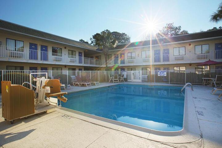 Photo of North Charleston Lodge Pool