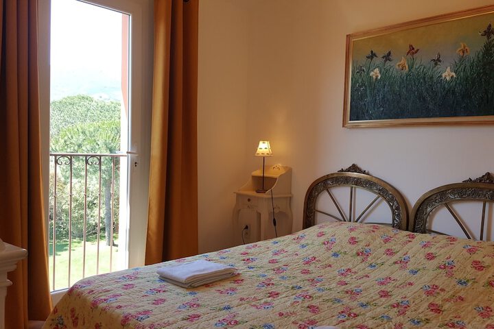 Room 8 of 75