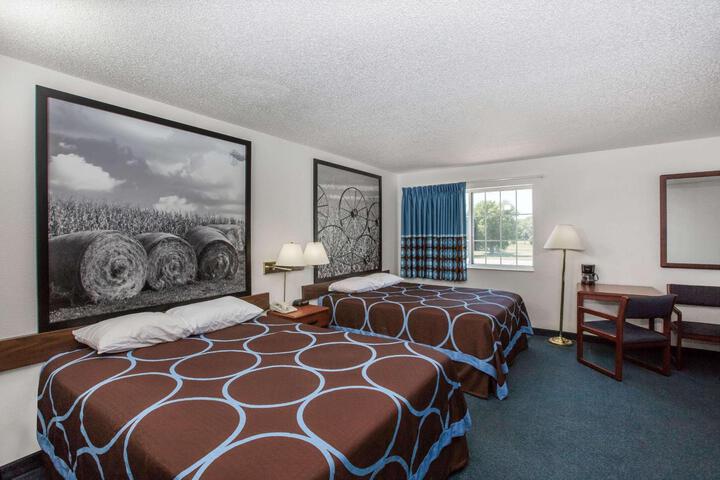 1 Queen Bed (11 of 20)