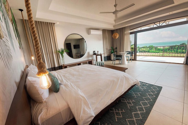 Room 53 of 98