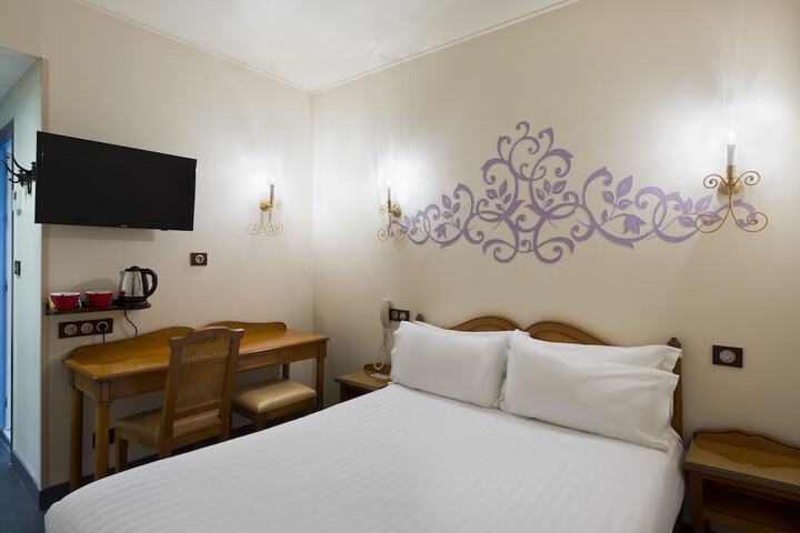 Room 12 of 27