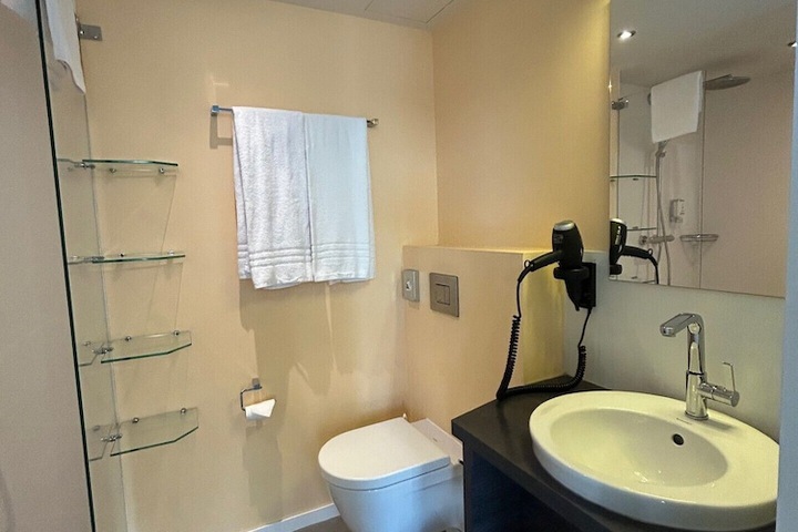 Room 45 of 77