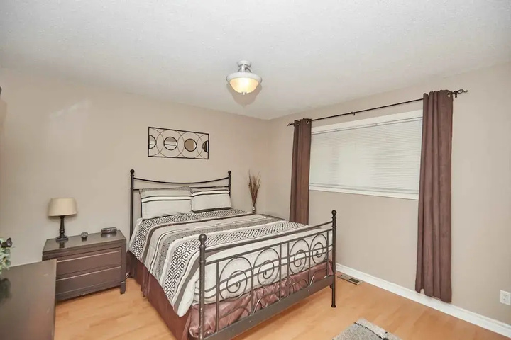 Room 5 of 17