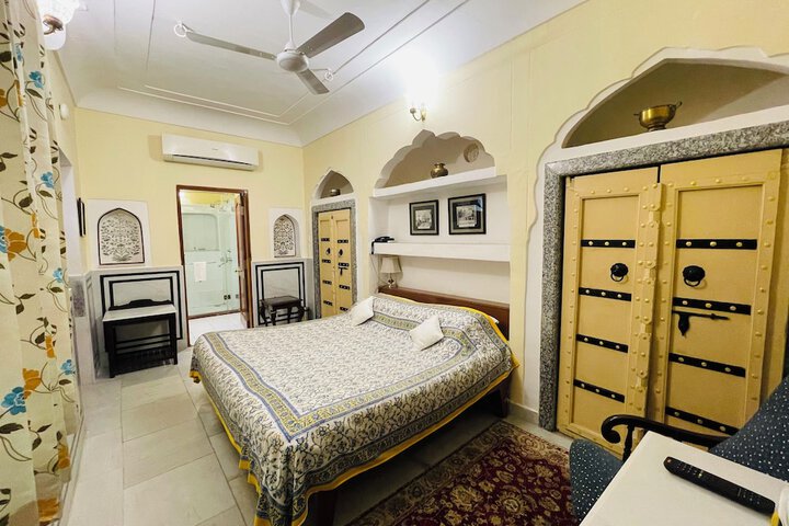 Room 16 of 73