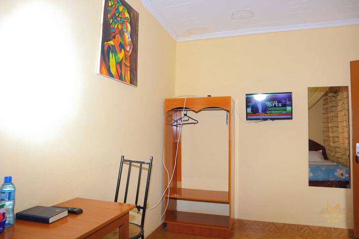 Room 9 of 40