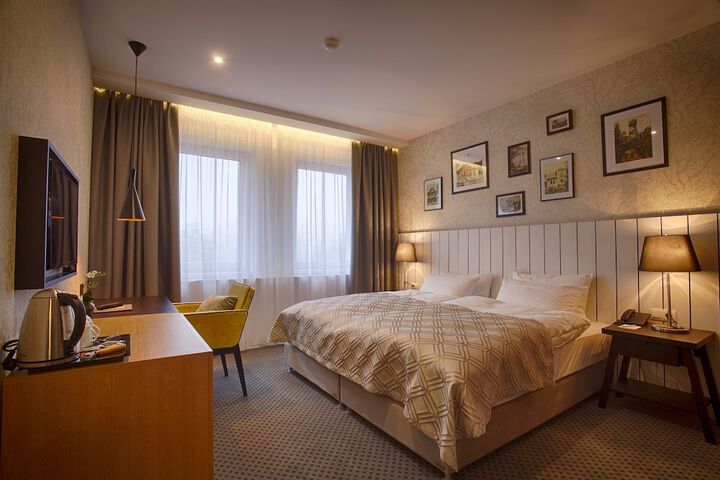 Room 6 of 74